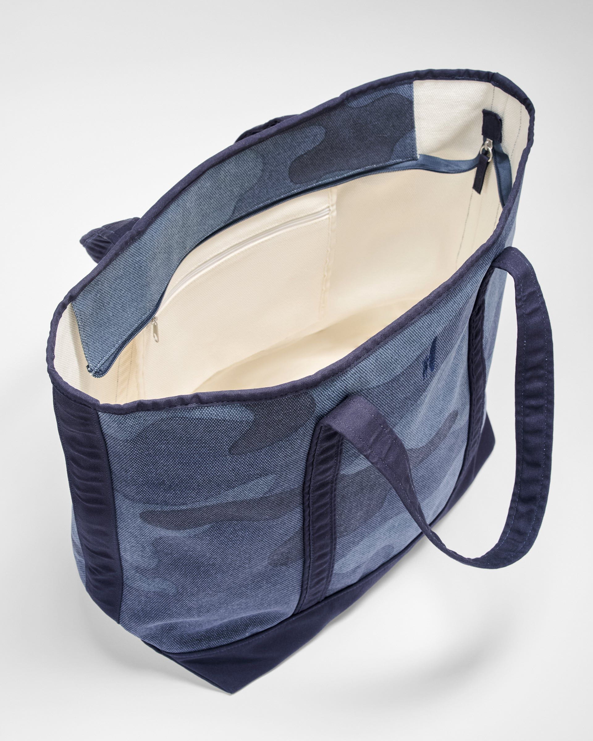 Camo Zip Tote Bag - Image 4