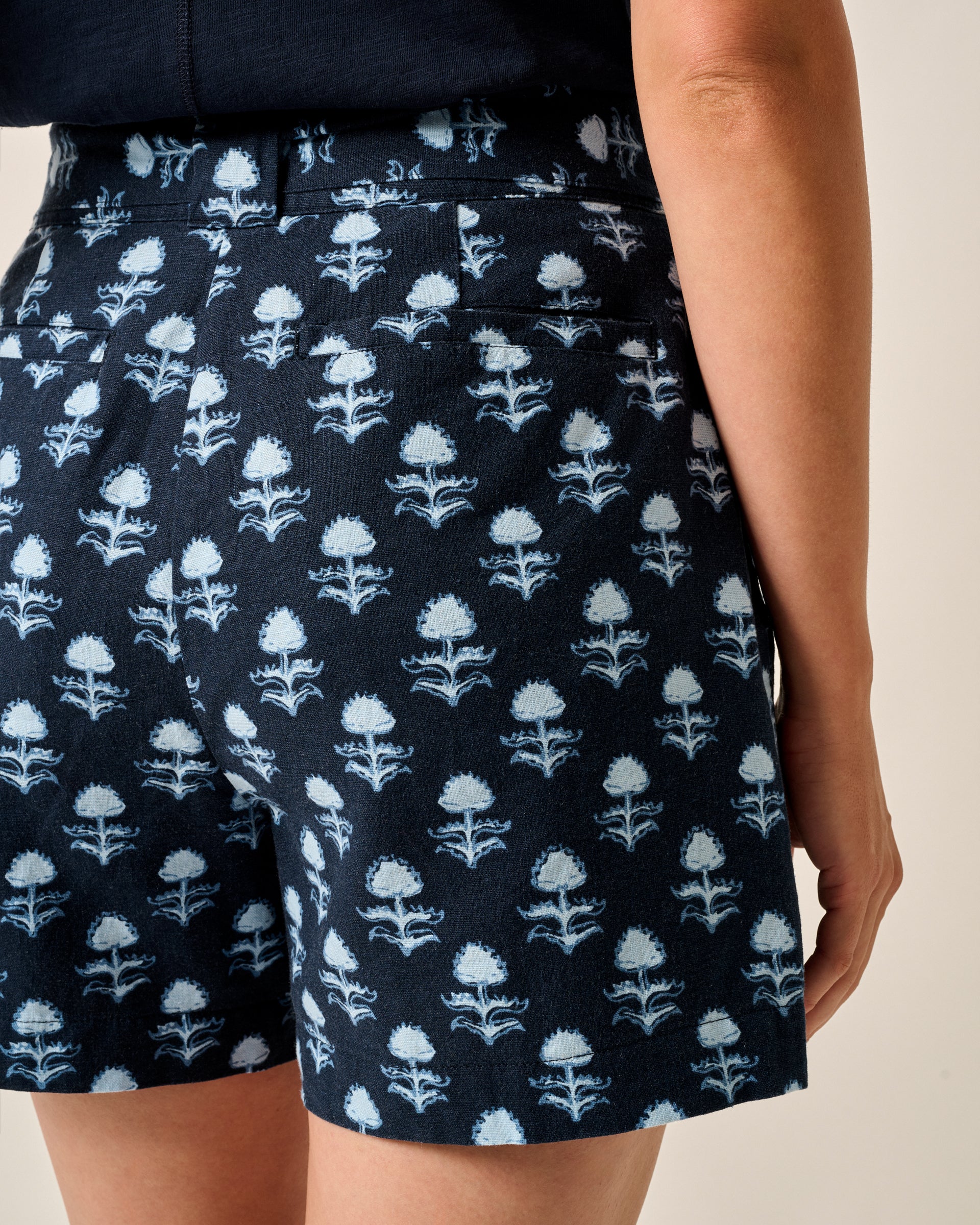 Katherine Belted Linen Blend Shorts - Image 3